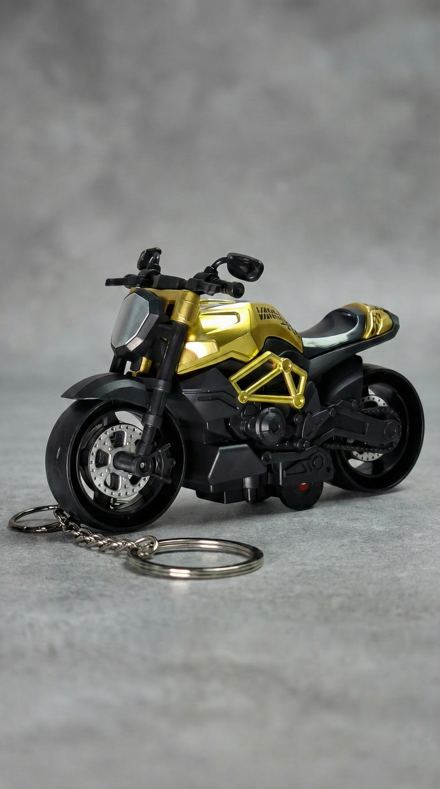 Cruiser Sport Motorcycle Black & Gold Front View Detailed Replica Keychain | Hellzone